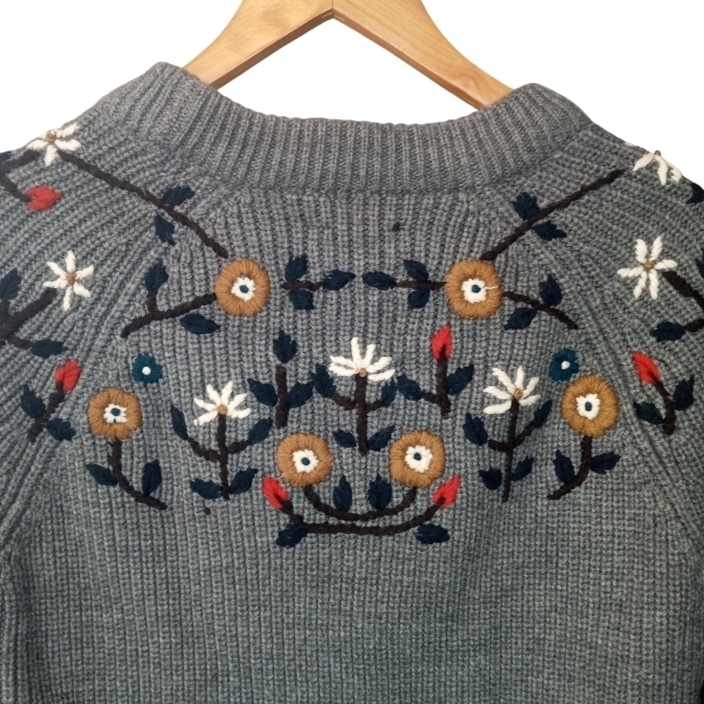 Zara Embroidered Handknit Floral Chunky Knit Sweater Gray Size Medium - Picture 8 of 12